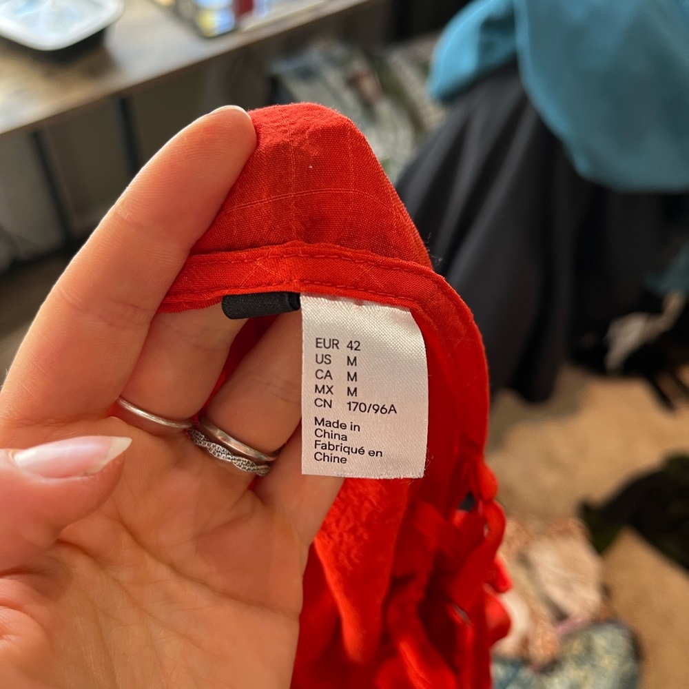 Divided Red Ruffled Blouse - Picture 4 of 4